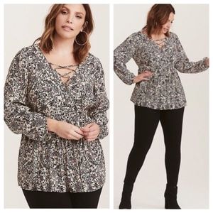 TORRID Floral Challis Lace-Up Babydoll Blouse Black White Fuchsia Size 00X